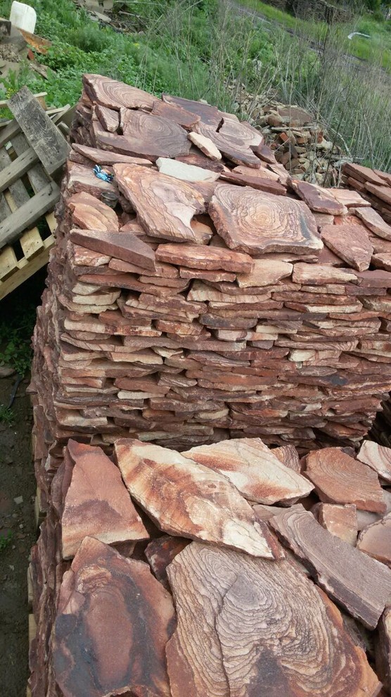 Песчаник малиновый с разводом