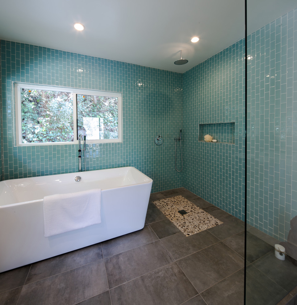 Example of a large mid-century modern bathroom design in Los Angeles
