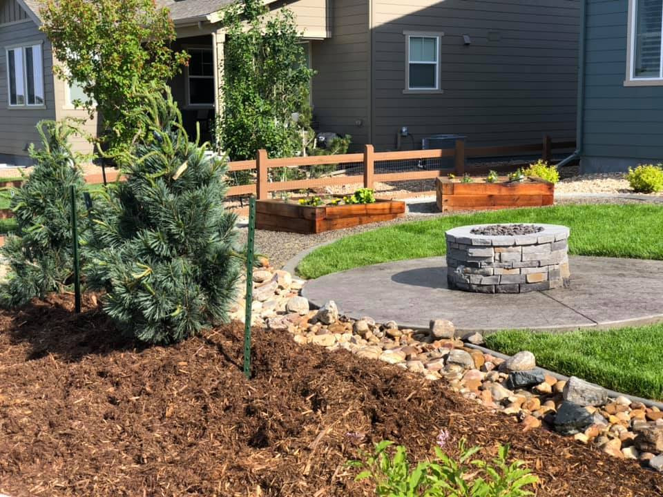 Photo of a large traditional drought-tolerant and full sun backyard mulch and wood fence lawn edging in Denver.