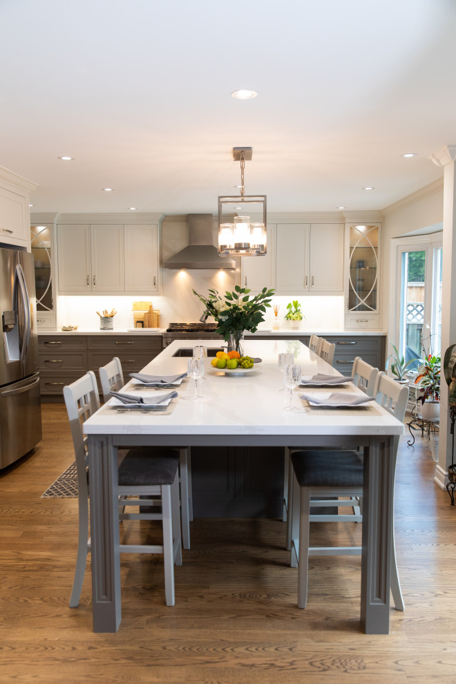 Dining room - transitional dining room idea in Toronto
