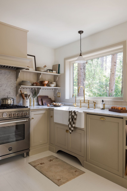 Kitchen of the Week: English Cottage Style in Just 75 Square Feet