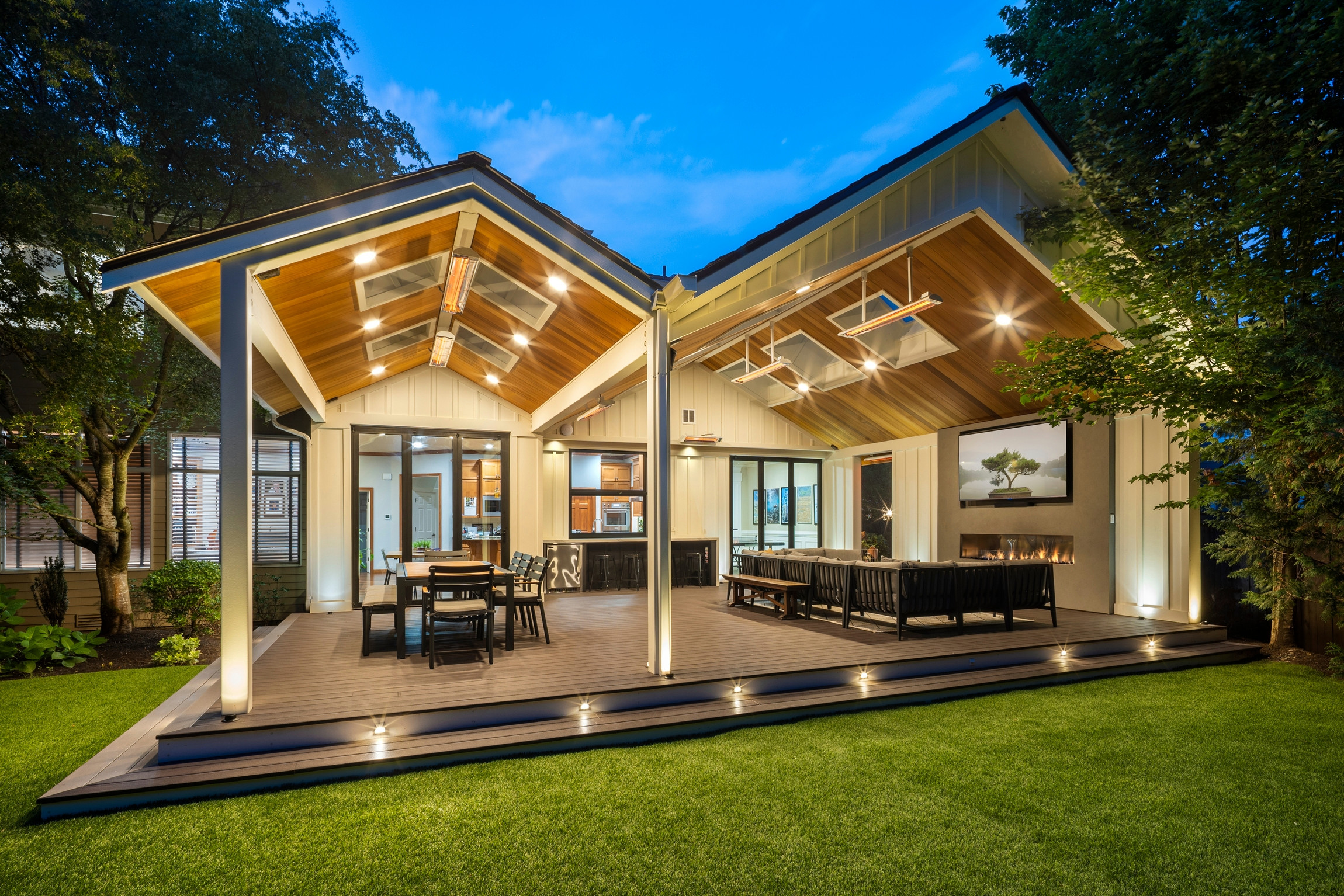 Sammamish Contemporary Outdoor Living