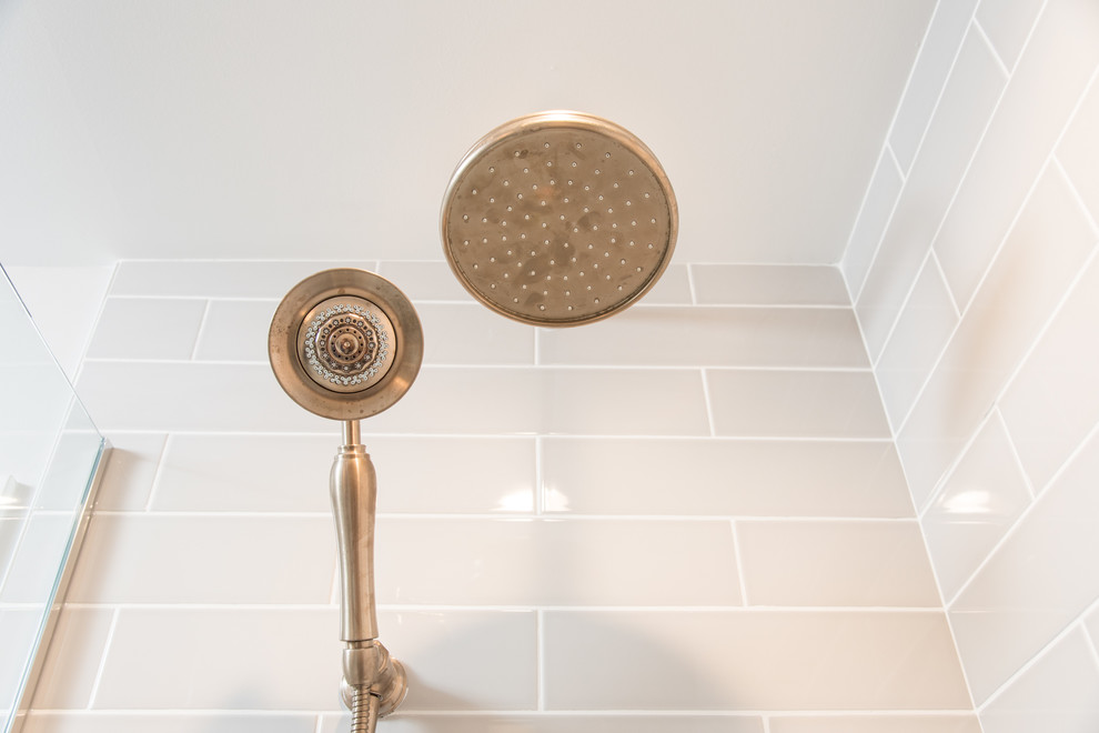 Transitional home design photo in Chicago