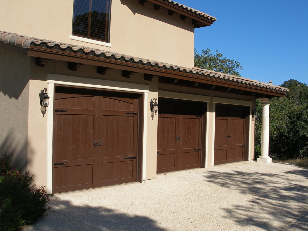 Example of a garage design in Austin