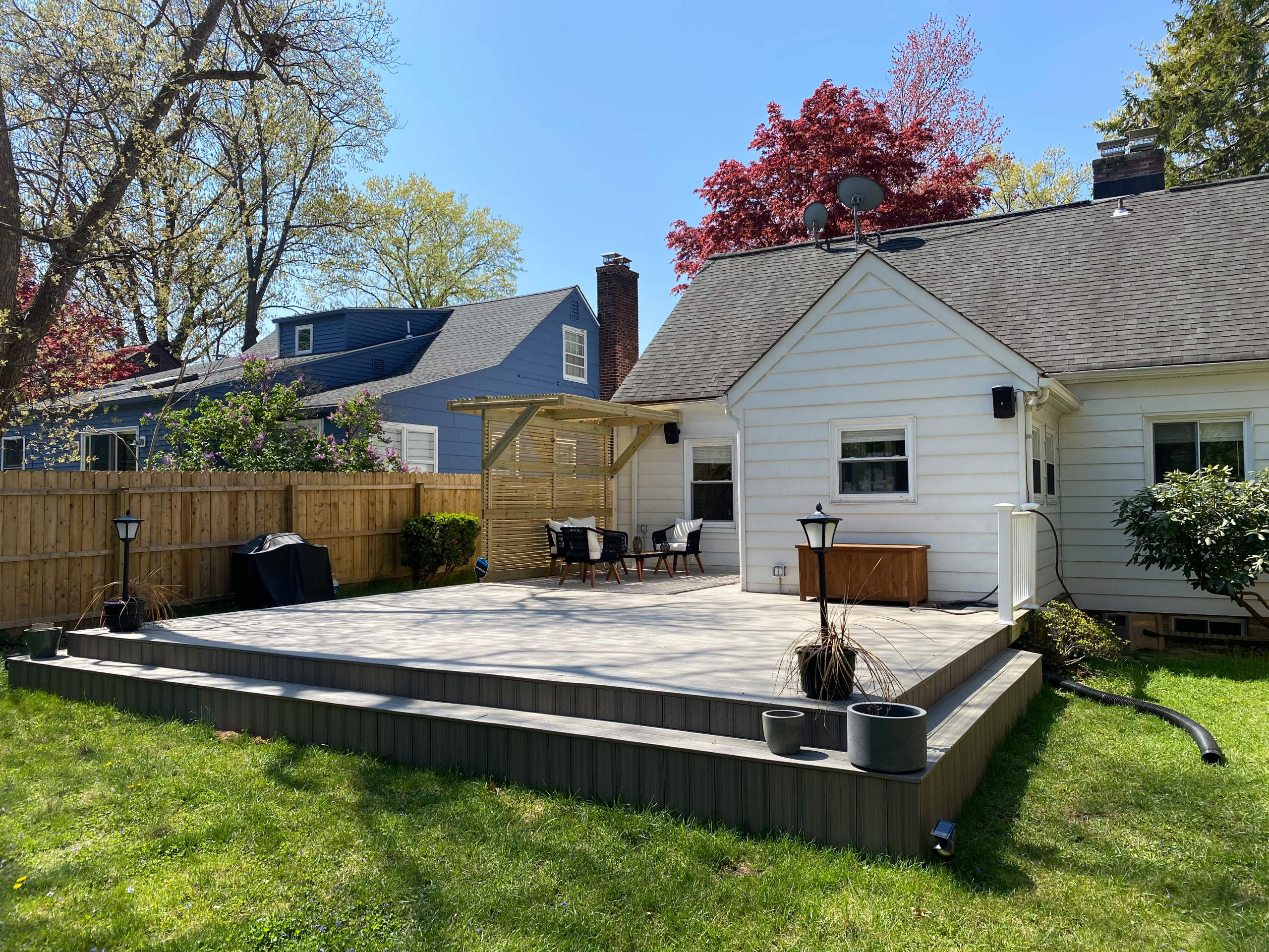 Outdoor Deck and Mini Pergola