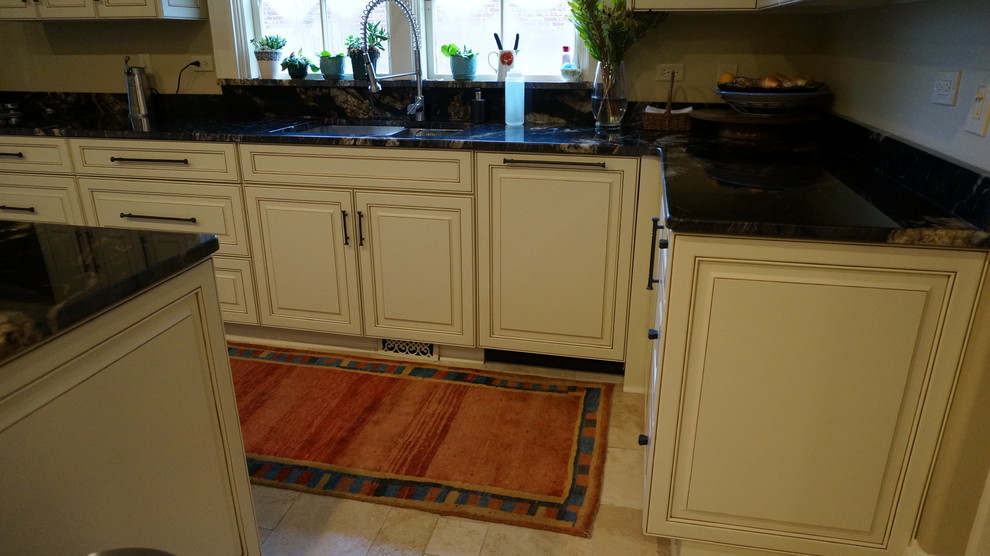 Home design - traditional home design idea in Atlanta