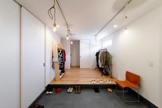 モダンスタイルのおしゃれな玄関の画像 75選 22年10月 Houzz ハウズ