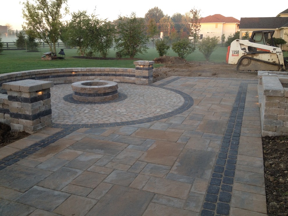Photo of a mid-sized traditional backyard patio in Columbus with a fire feature and concrete pavers.