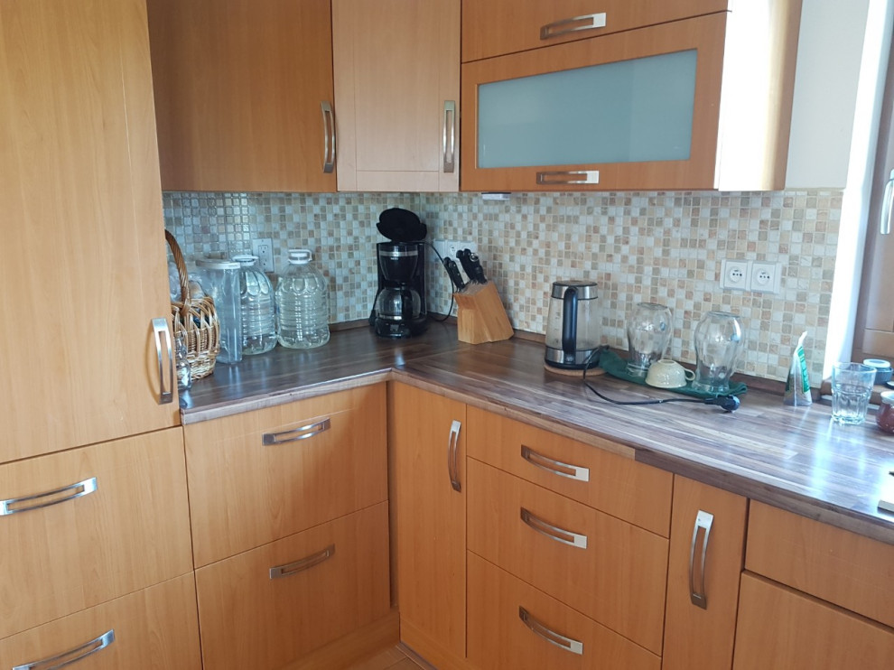 Kitchen - kitchen idea in Calgary