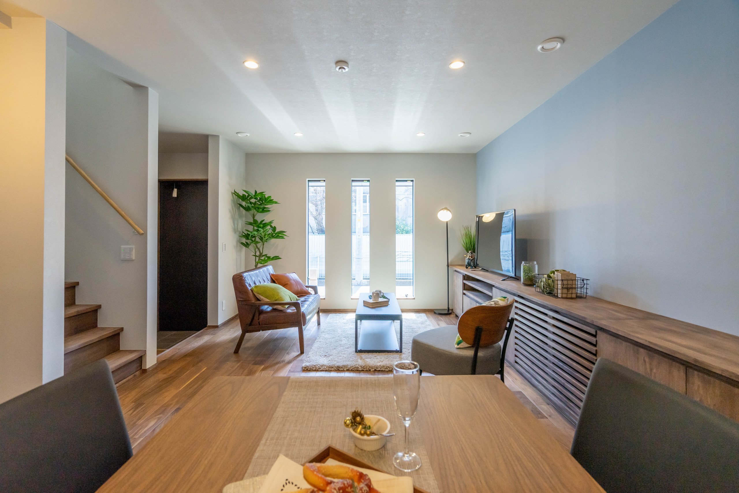 北欧スタイルのリビング クロスの天井 のインテリア実例画像 21年10月 Houzz ハウズ