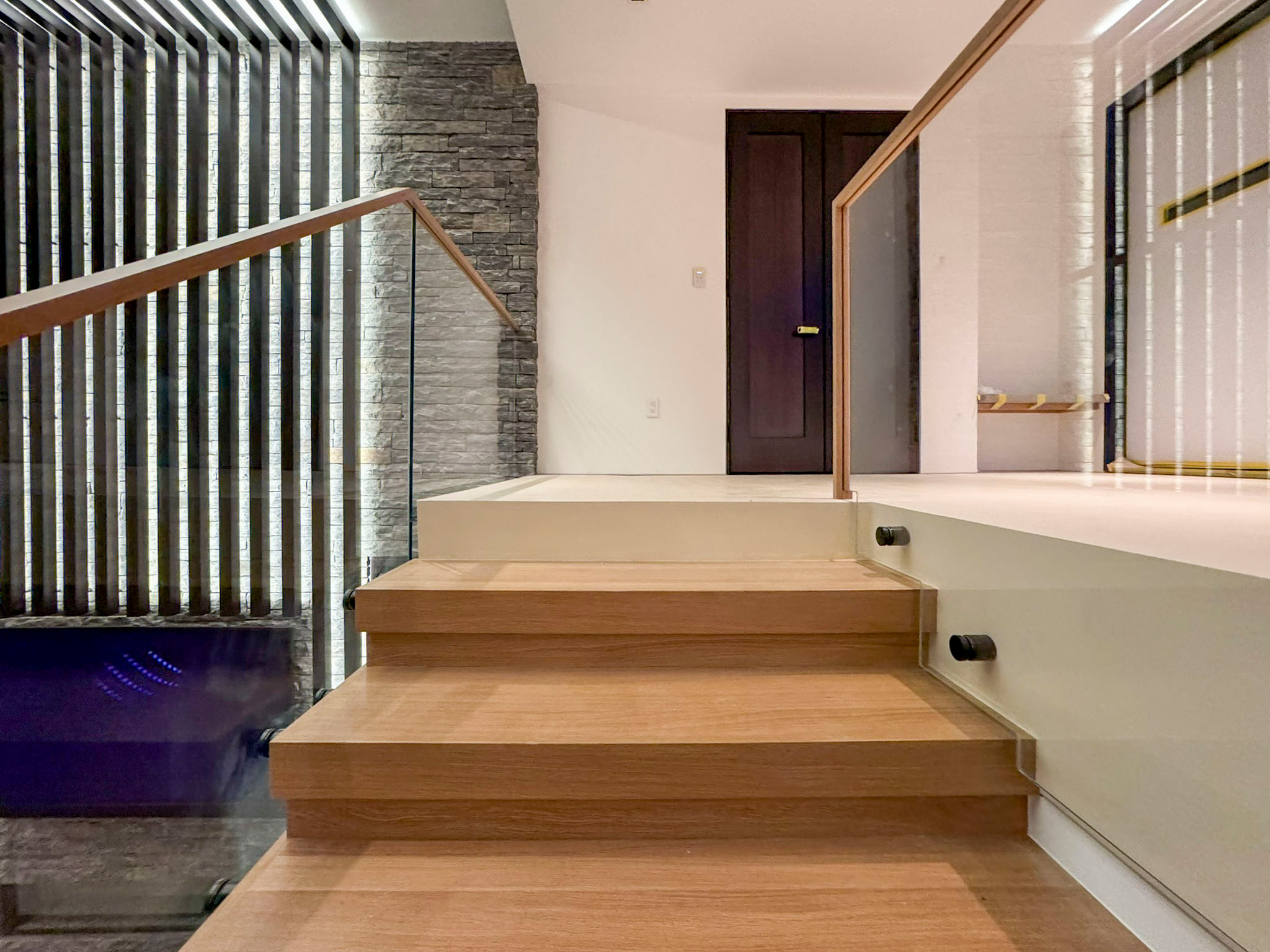126_Visually Open and Light Contemporary Staircase, Mclean, VA 22102