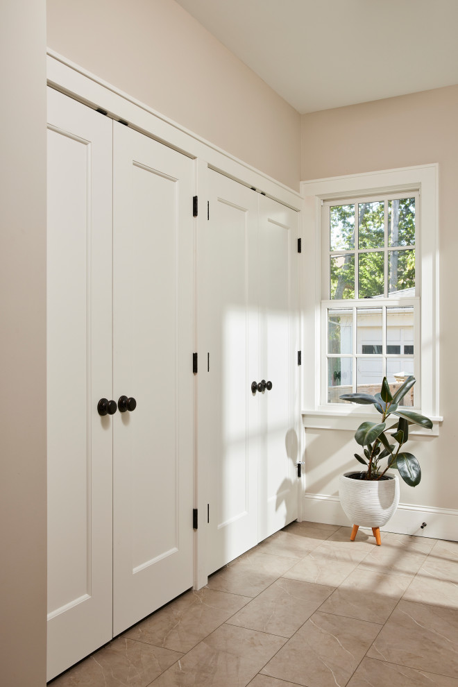 Inspiration for a transitional home design remodel in Minneapolis
