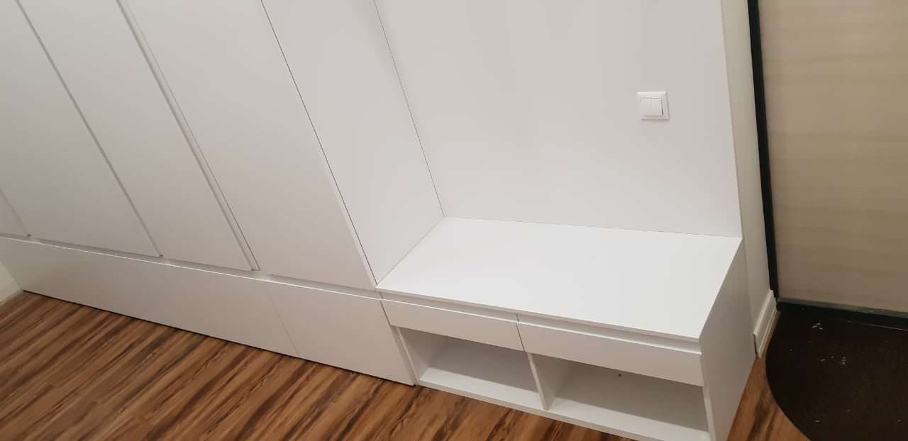 Шкаф в коридор