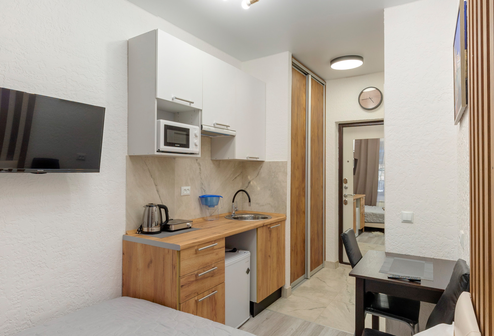 Мини-студия под сдачу посуточно на Марата 22 номер 1