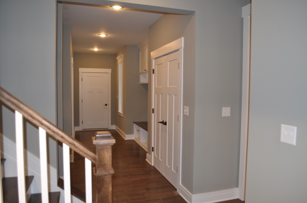 Arts and crafts home design photo in Cincinnati