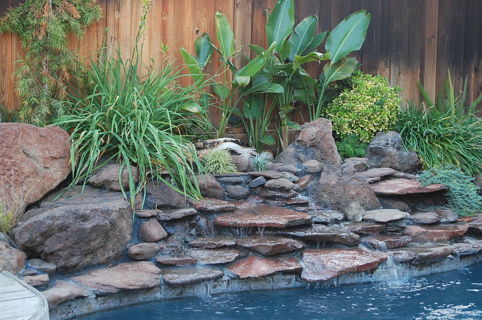 Design ideas for a mid-sized contemporary full sun backyard stone landscaping in San Francisco.