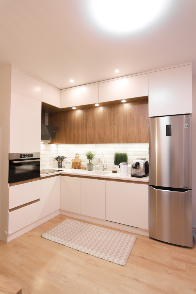 СВЕТЛАЯ КУХНЯ В СОВРЕМЕННОМ СТИЛЕ