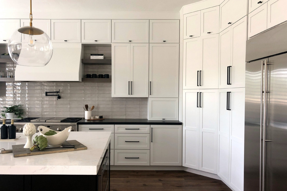 Kitchen - transitional kitchen idea in Denver