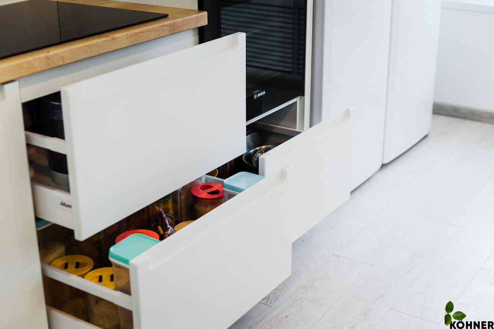 Кухня в скандинавском стиле в мансардной квартире