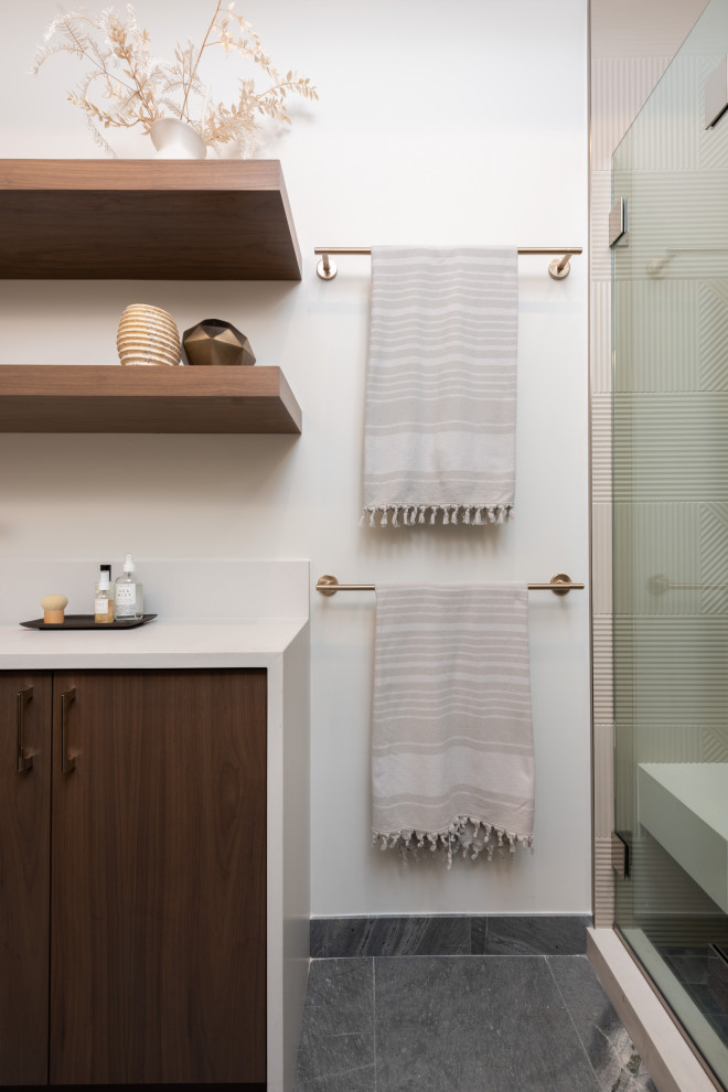 Inspiration for a transitional kitchen remodel in Chicago
