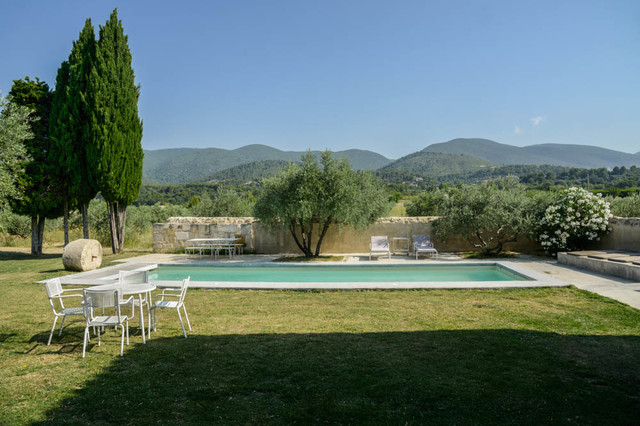 Luberon mediterraneo-piscina