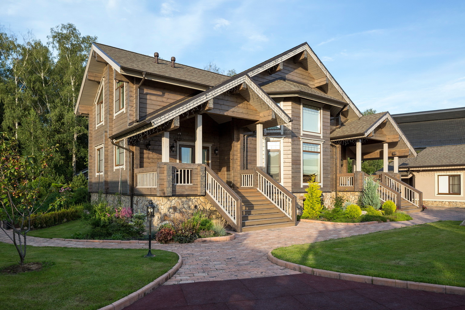 Дом из клееного бруса для большой семьи.