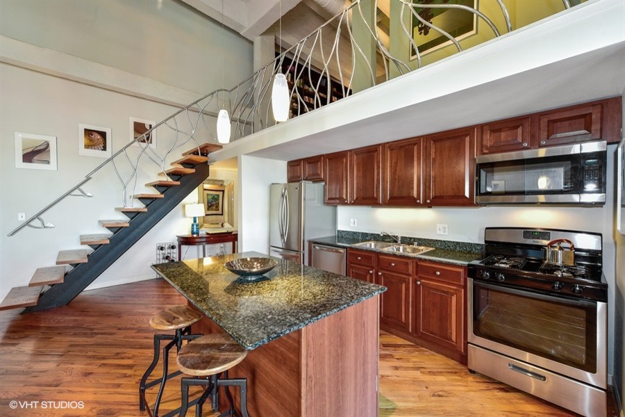 Kitchen - kitchen idea in Chicago
