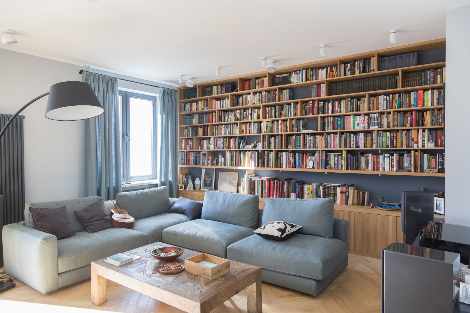 Библиотека из массива дуба в масле