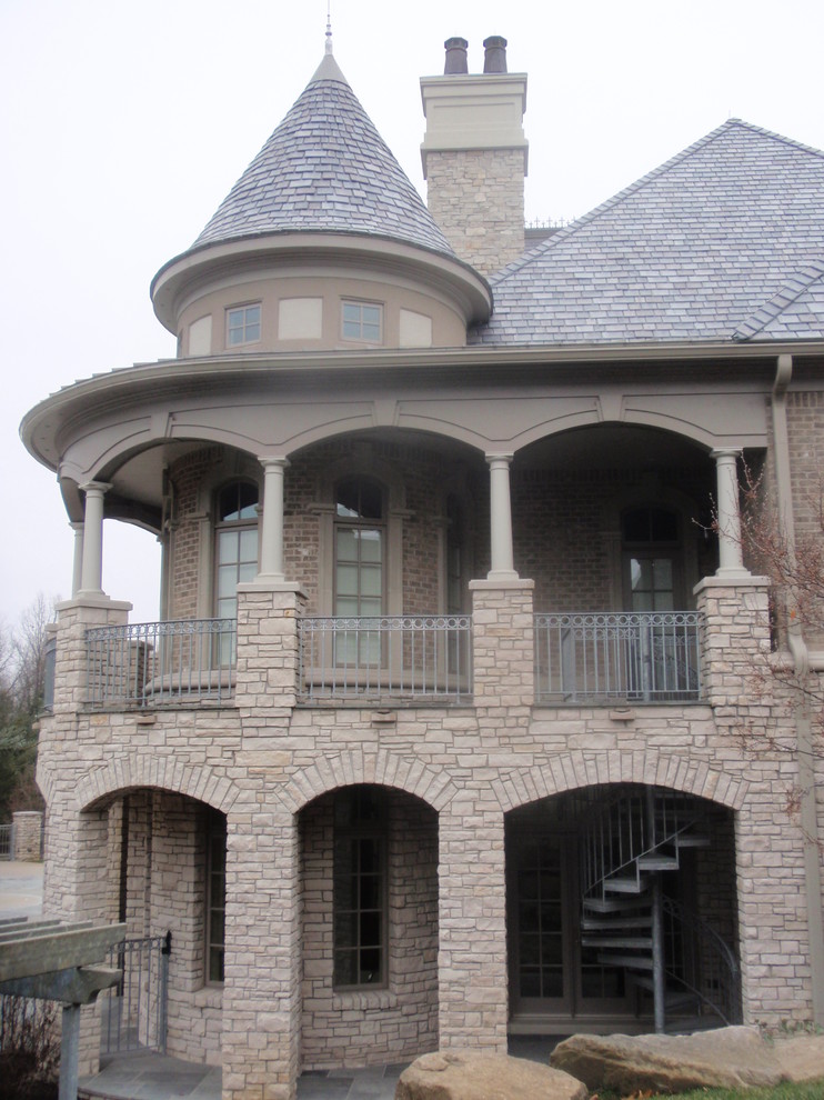 Photo of a mid-sized traditional balcony in Detroit with a roof extension.