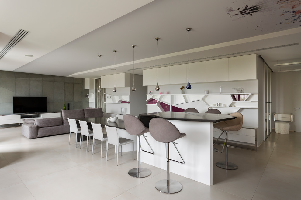 On the verge of illusion