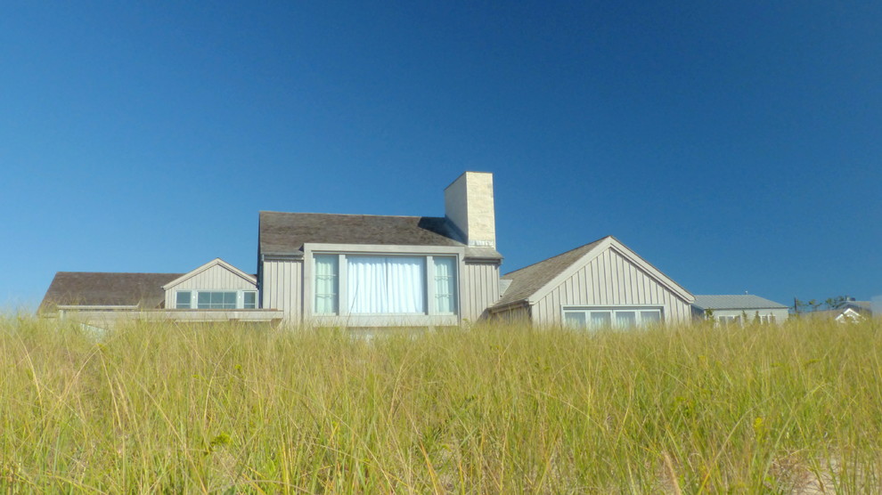 Example of a transitional home design design in New York