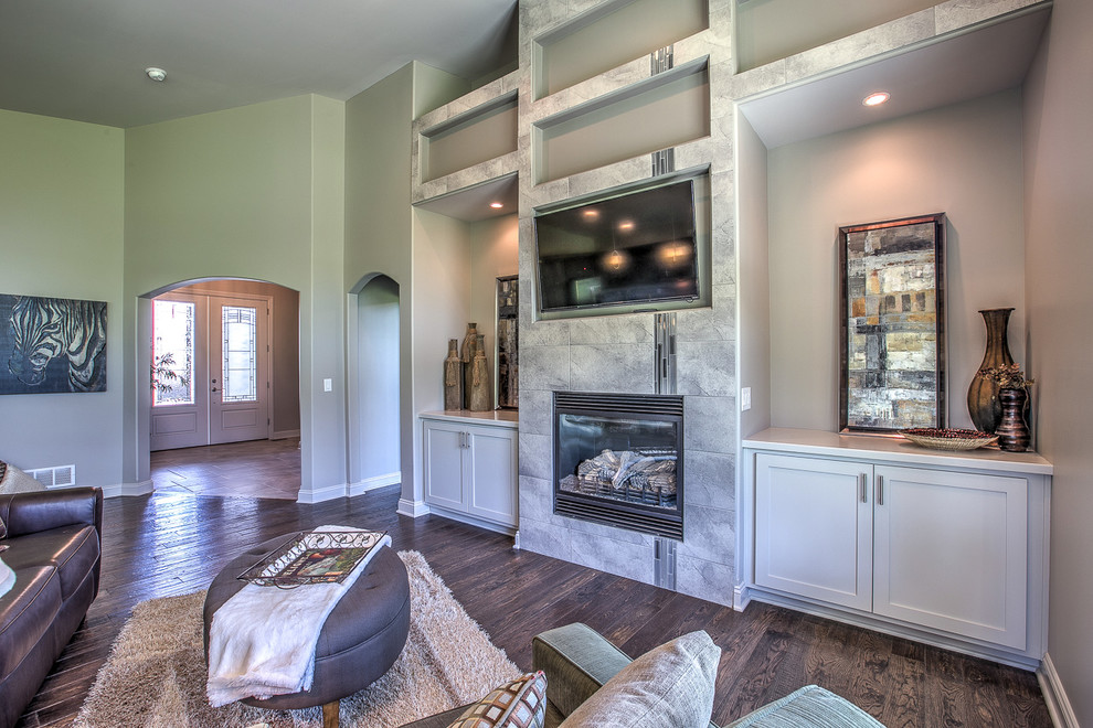 Home design - transitional home design idea in Omaha