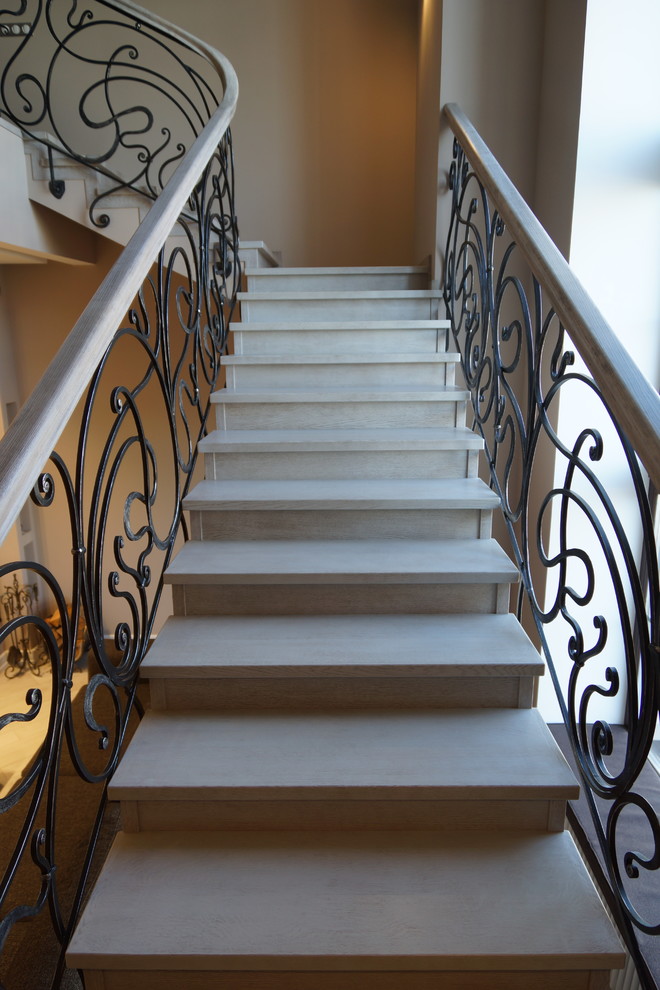 Кованное перильное ограждение в котеджном поселке Онегино