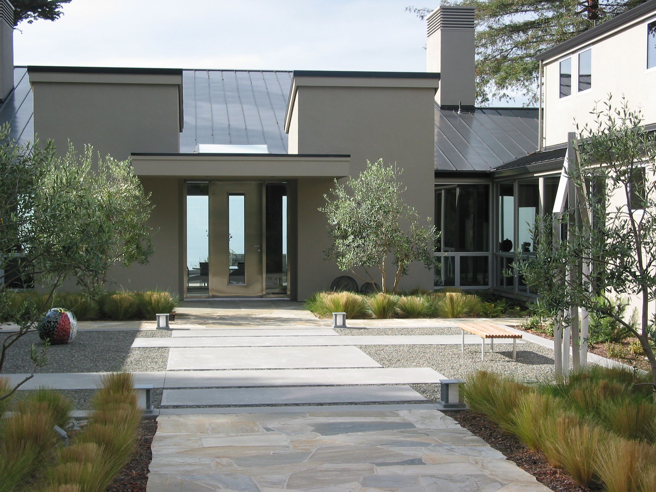 Houzz Tour: Indoor-Outdoor Harmony Over the Pacific
