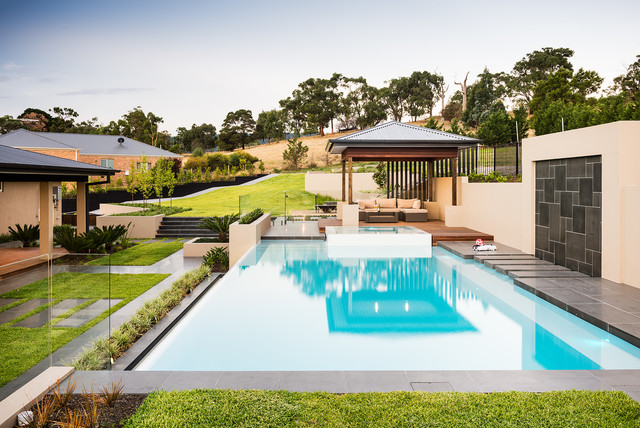 Lysterfield Project contemporaneo-piscina