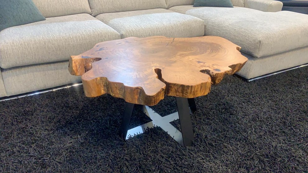 Журнальный стол из цельного спила каштана