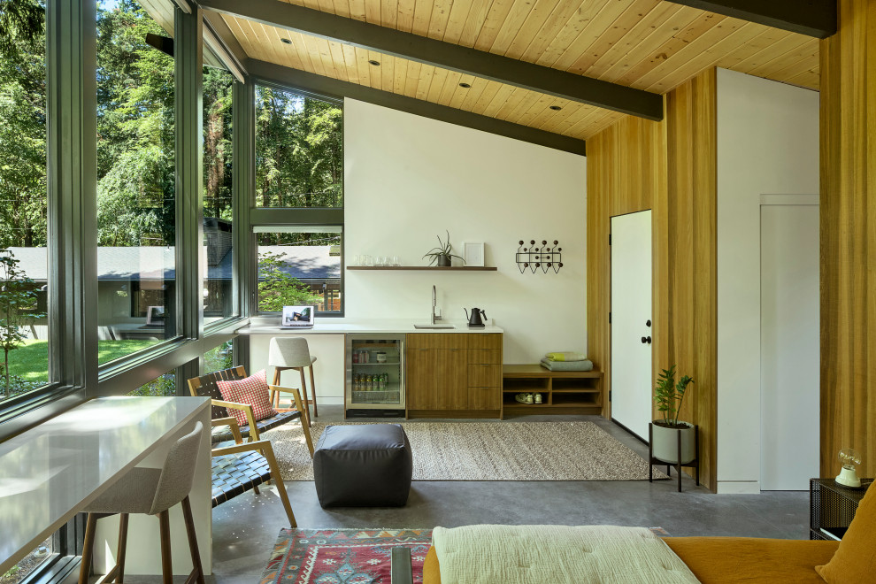 Inspiration for a midcentury detached granny flat in Portland.