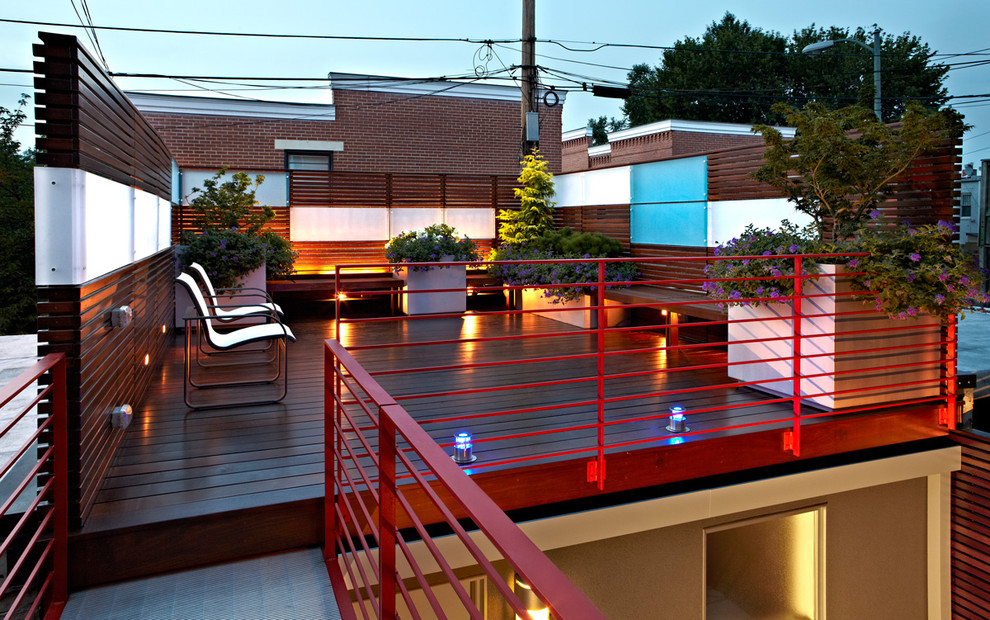 Photo of a contemporary deck in DC Metro with no cover.