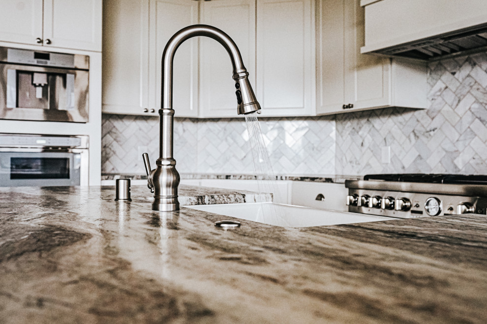 Transitional kitchen photo in Seattle