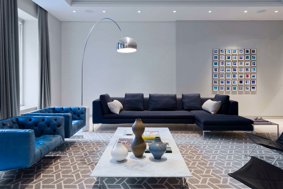 Photo of a contemporary living room in New York with grey walls.