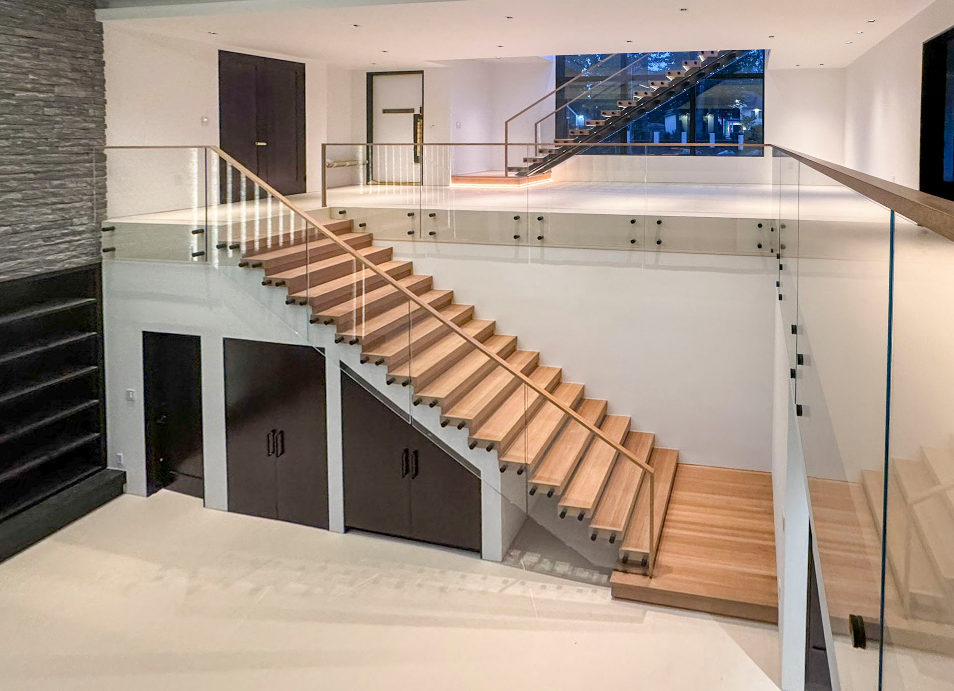 126_Visually Open and Light Contemporary Staircase, Mclean, VA 22102