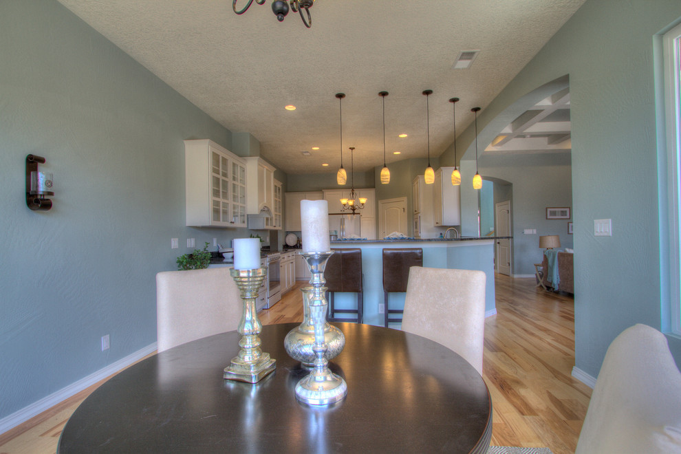 Photo of a mid-sized traditional kitchen/dining combo in Albuquerque with blue walls and light hardwood floors.