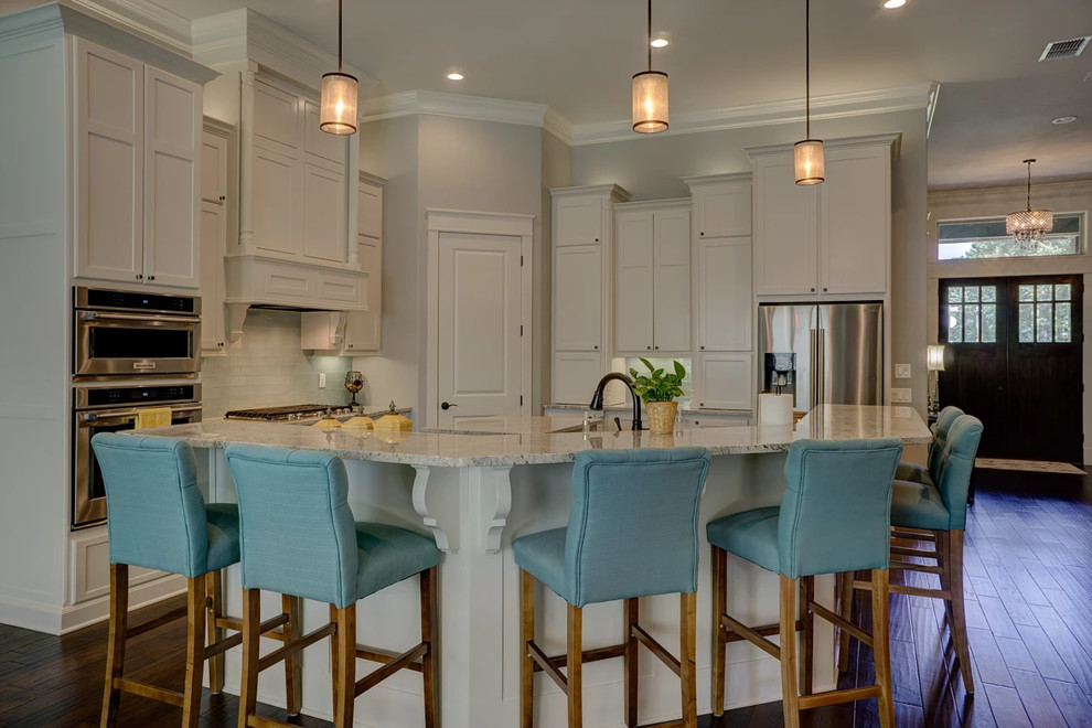 Kitchen - transitional kitchen idea in Seattle