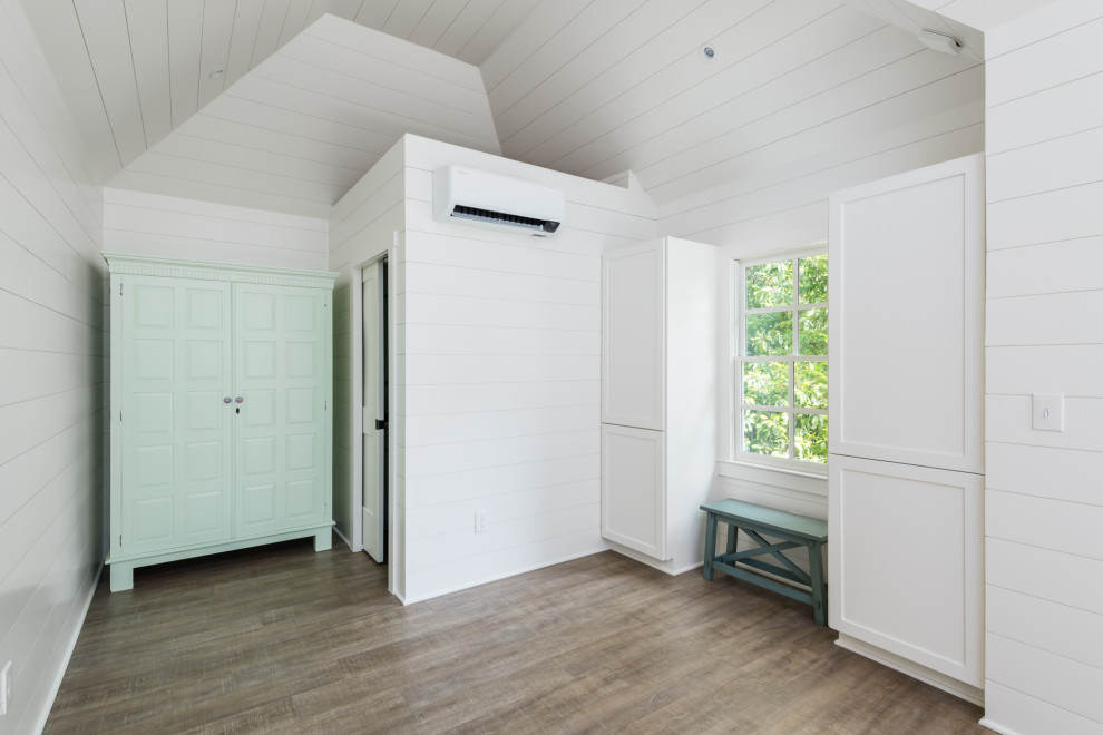Example of a mid-sized classic detached studio / workshop shed design in Atlanta