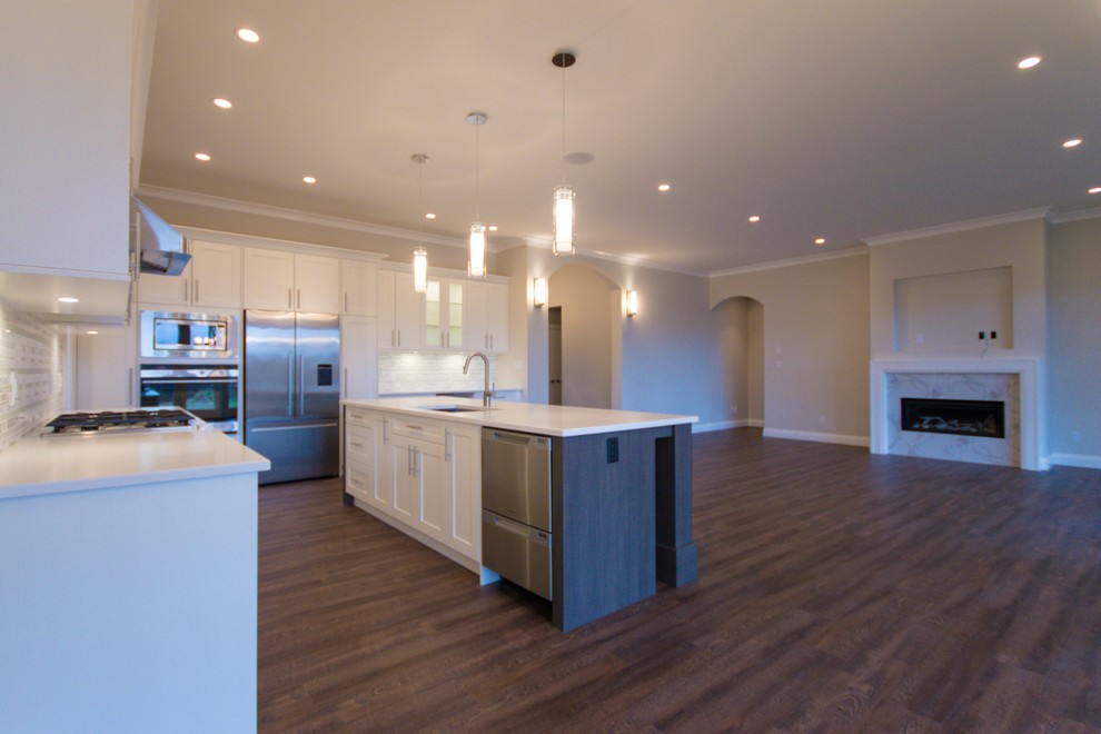 Example of a transitional home design design in Vancouver