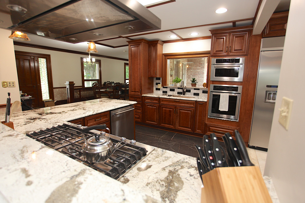 Transitional home design photo in Indianapolis