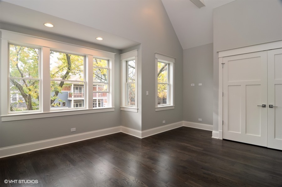 Transitional home design photo in Chicago