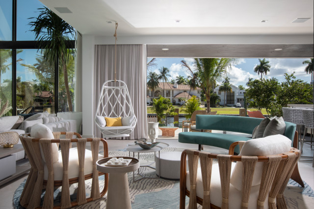 Houzz Tour: Tropical Comfort and Style for a Florida Family