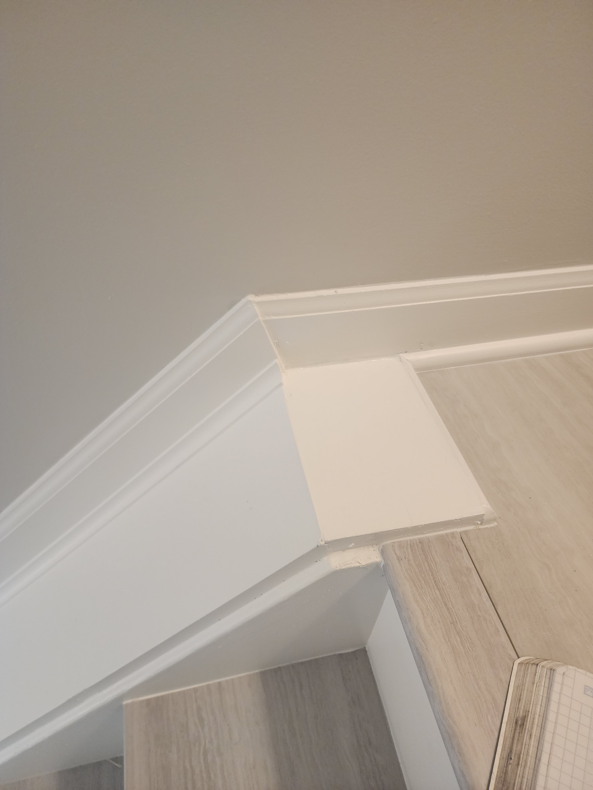 Sturdy indoor guardrail