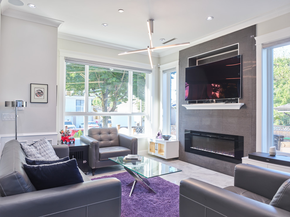 Mittelgroßes Modernes Wohnzimmer in grau-weiß im Loft-Stil mit bunten Wänden, TV-Wand, Porzellan-Bodenfliesen, Gaskamin, gefliester Kaminumrandung, buntem Boden und gewölbter Decke in Vancouver